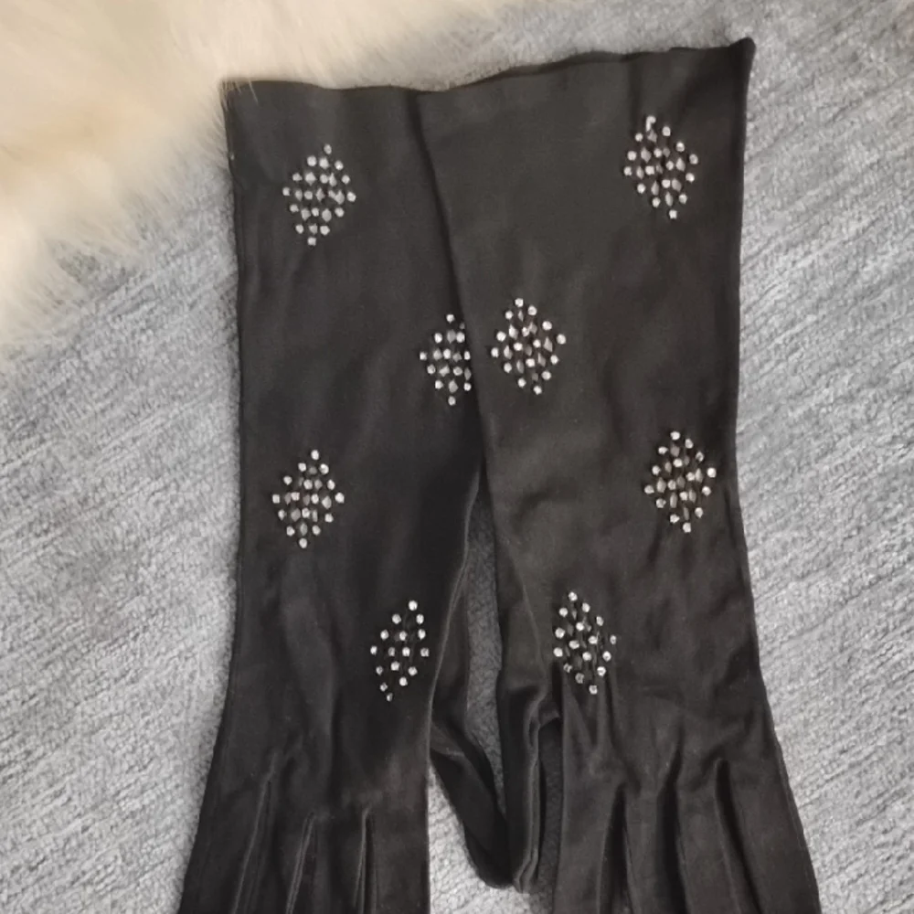 Michel Swiss Black Gloves with Silver Detailing.Made In France